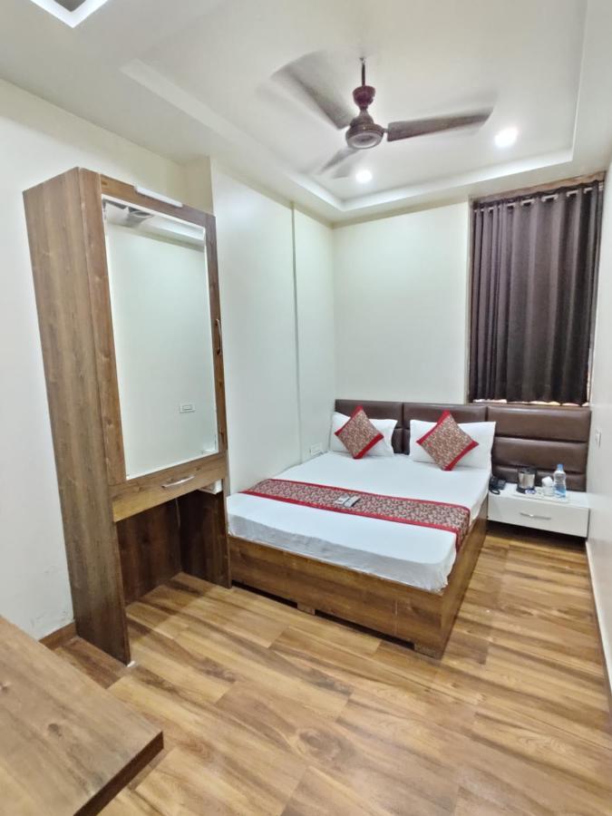 Hotel Fifty Six Amritsar Exterior foto