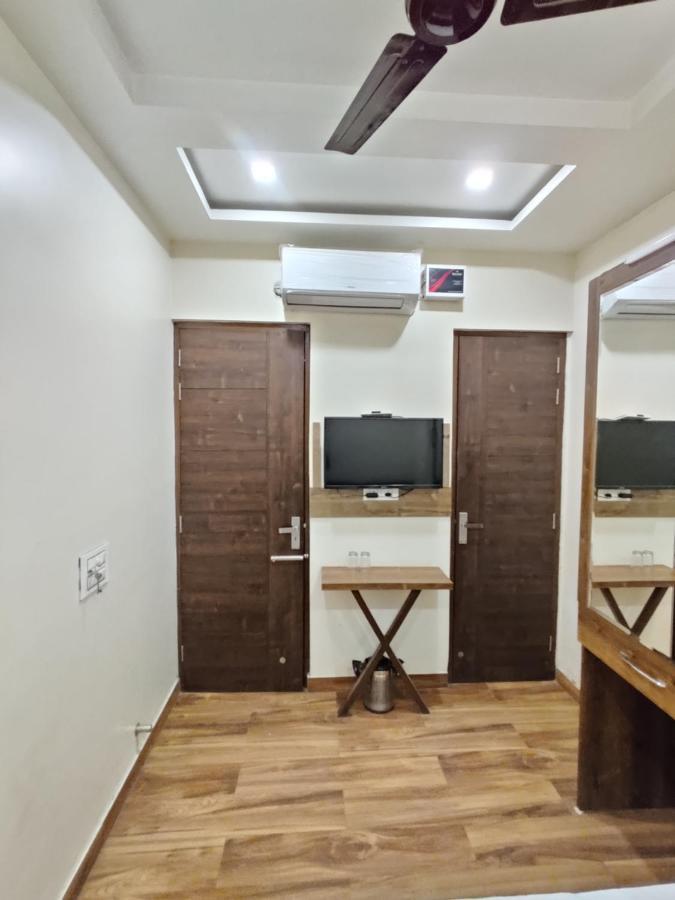 Hotel Fifty Six Amritsar Exterior foto